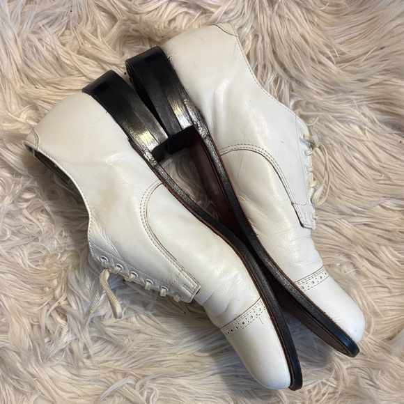 white stacy adams dress shoes Men's Gianluca Bike-Toe Lace-up Oxford, Get some white mens dress shoes that are designed for the style minded man and youll discover that Stacy Adams has the look that works Stacy Adams Dandy White Floral